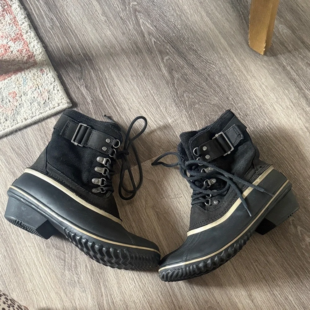 Sorel Black Women's Winter Lace-Up Boots Size 7.5 Waterproof Outdoor